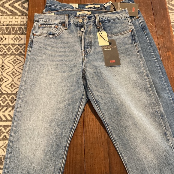 NWT Levi’s premium wedgie. All size 30. Fits like a 29 - Picture 3 of 4